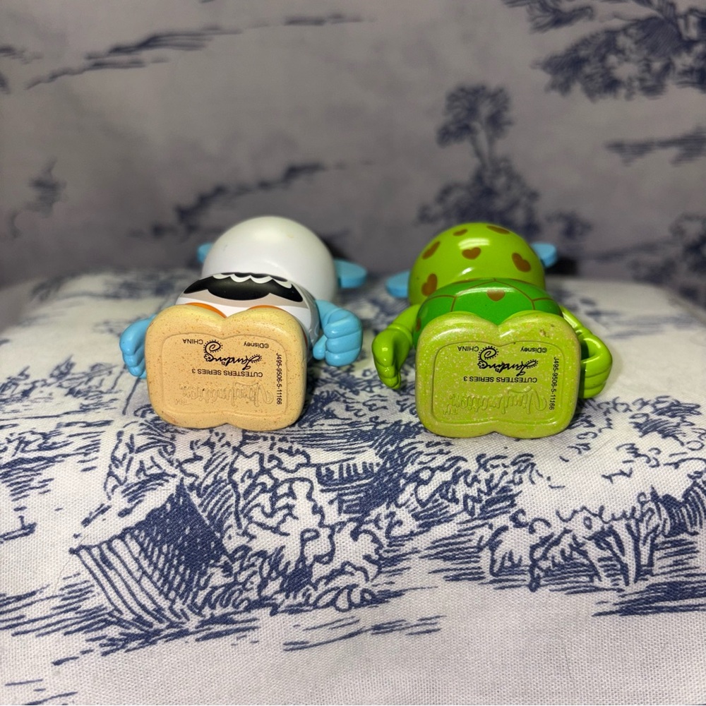 Disney Vinylmation Lot of 6 Figures 3" Tall Pre-Owned Condition. No Boxes - Picture 4 of 6